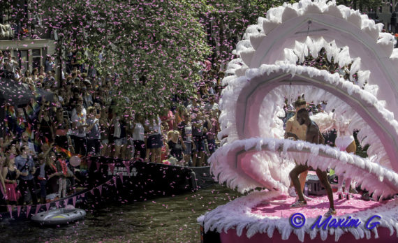 #amsterdam #gaypride #canalparade #canon #party #streetphotography #feathers #pink